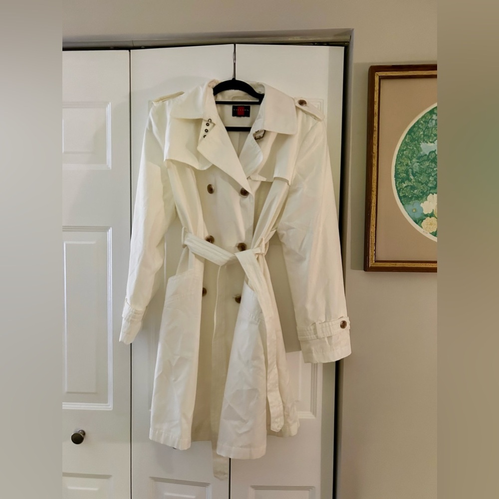 Gallery Women’s Chic/Minimalist/Mod/Retro White Trench Coat, Approx. Size L